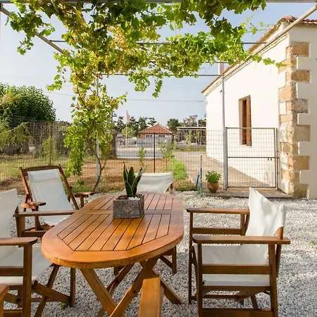 Femina Feriehus Pirgos Psilonerou